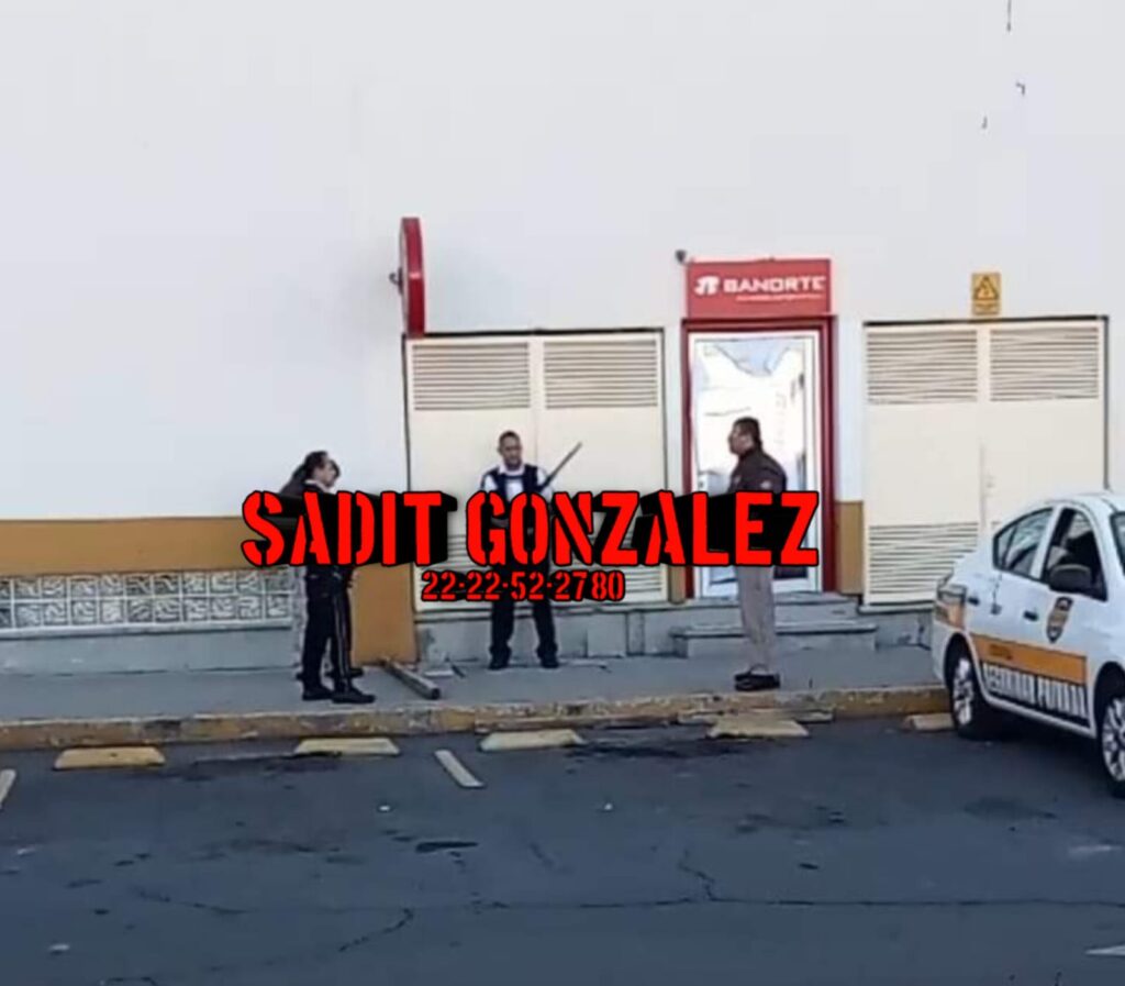 Asaltan cajero Banorte de Cruz del Sur