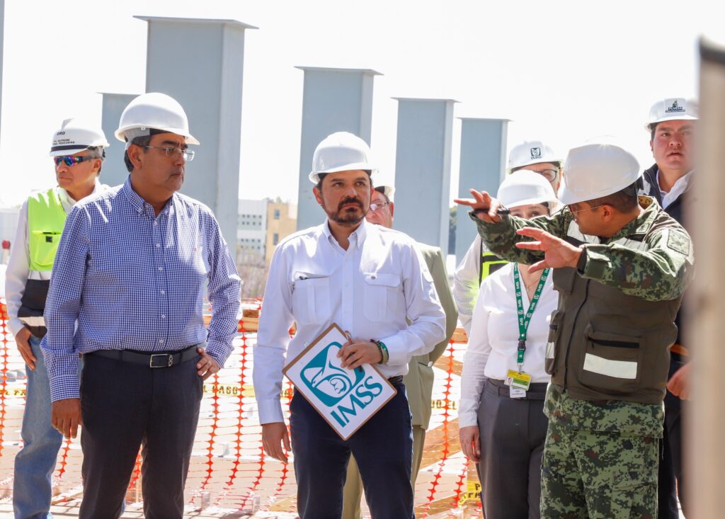 Sergio Salomón y Zoé Robledo Aburto supervisaron reconstrucción del Hospital de San Alejandro