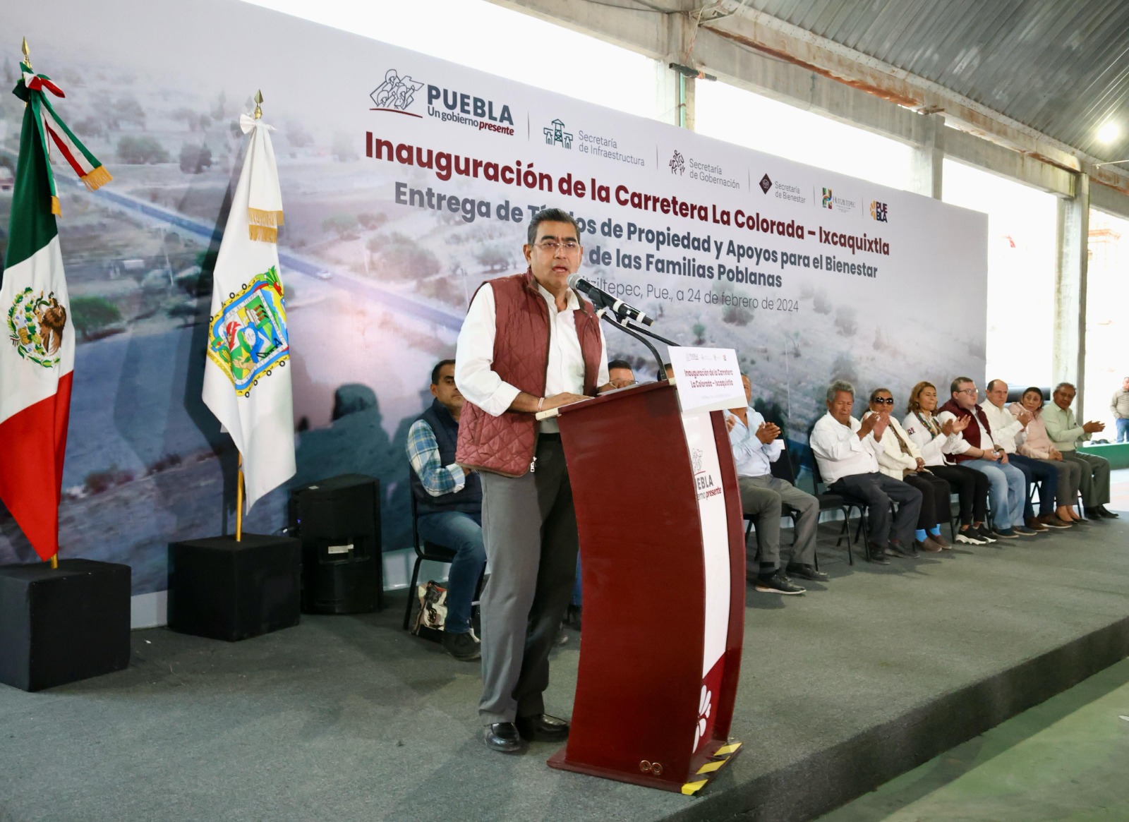 Sergio Salomón inició construcción de la carretera La Colorada- Ixcaquixtla