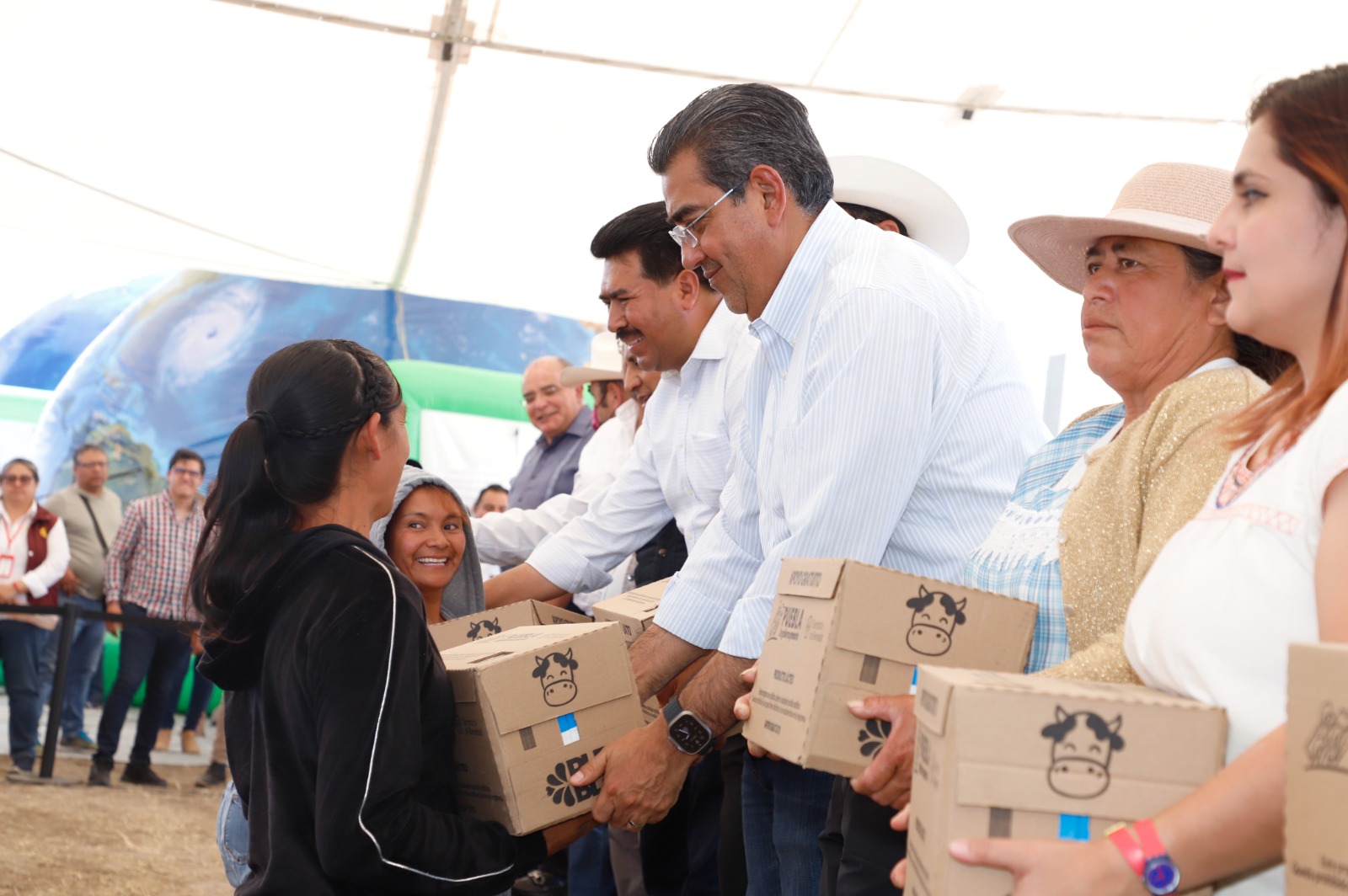 Sergio Salomón entregó obras de desarrollo en Acatzingo y Los Reyes de Juárez