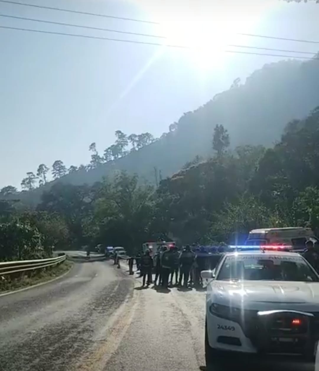 Murió motociclista en desagüe de carretera en Xicotepec