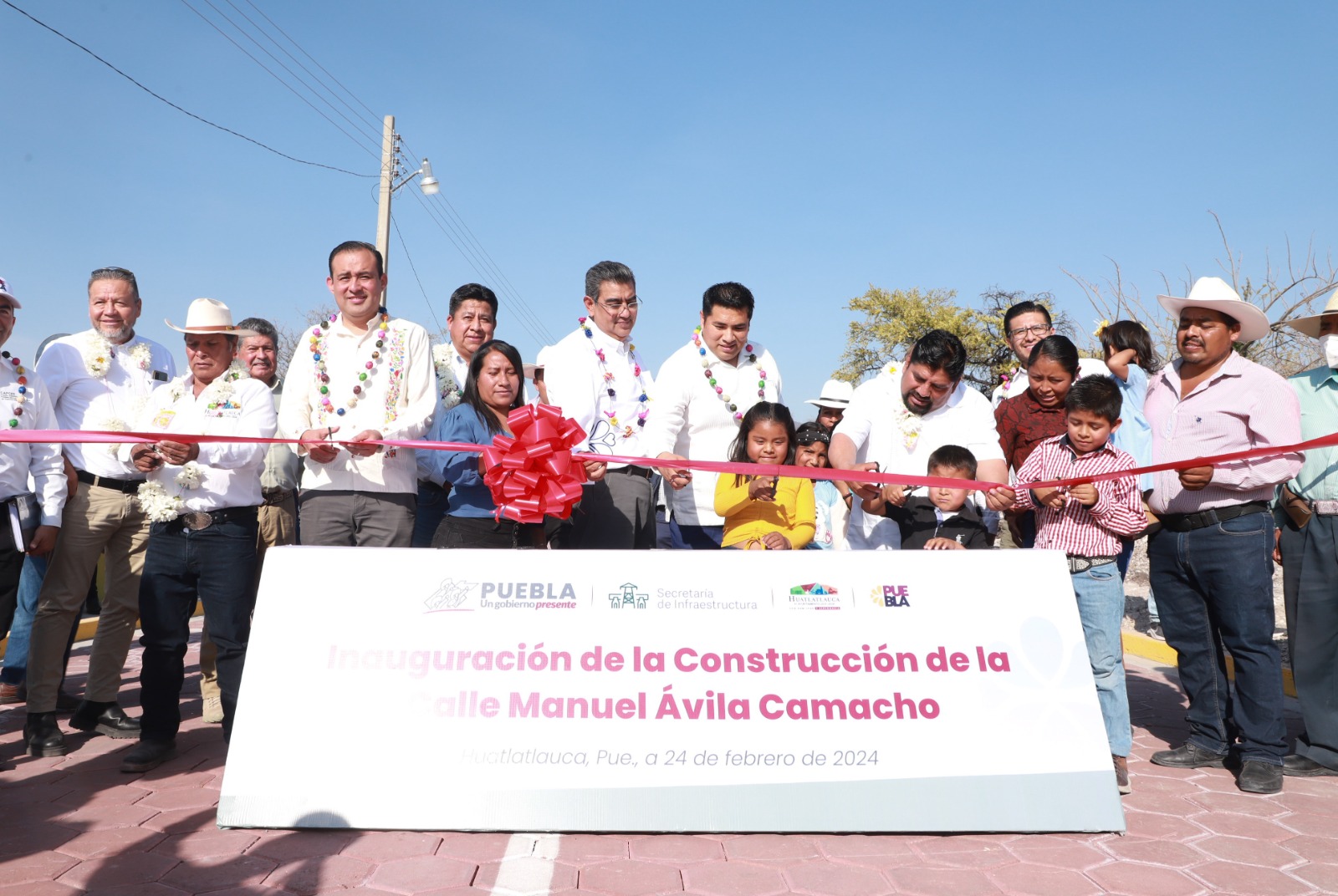 Sergio Salomón presidió inauguración de pavimentación en Huatlatlauca