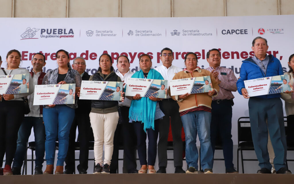 Sergio Salomón entregó programas sociales e inició obras de infraestructura en Atempan y Tlatlauquitepec