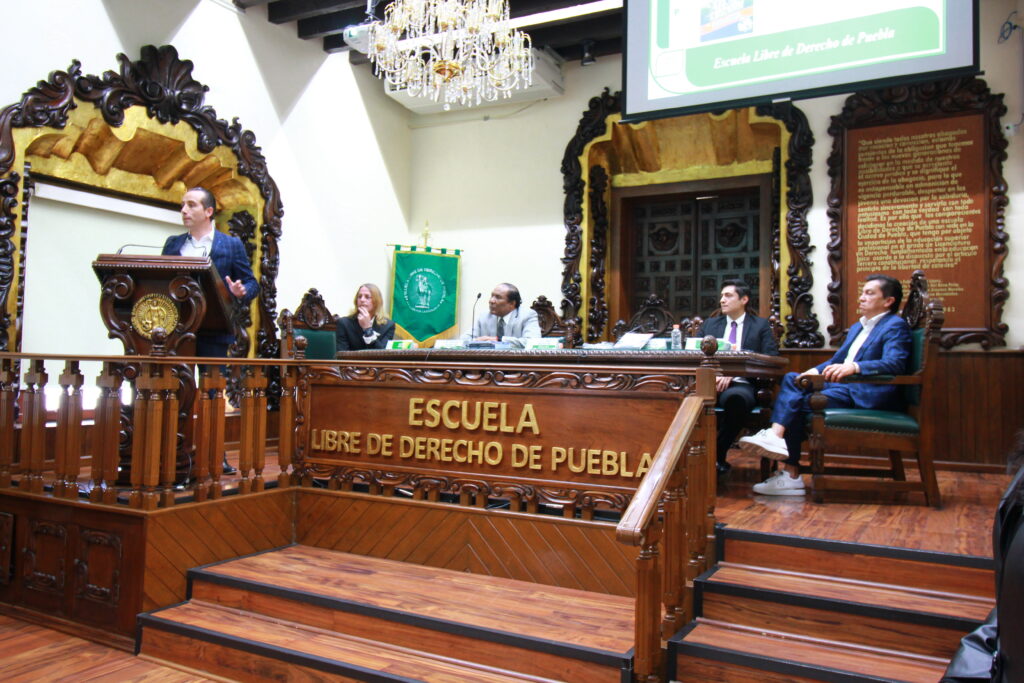 Mario Riestra Piña presenta en la ELDP el libro “Leyendas Enfranjadas”