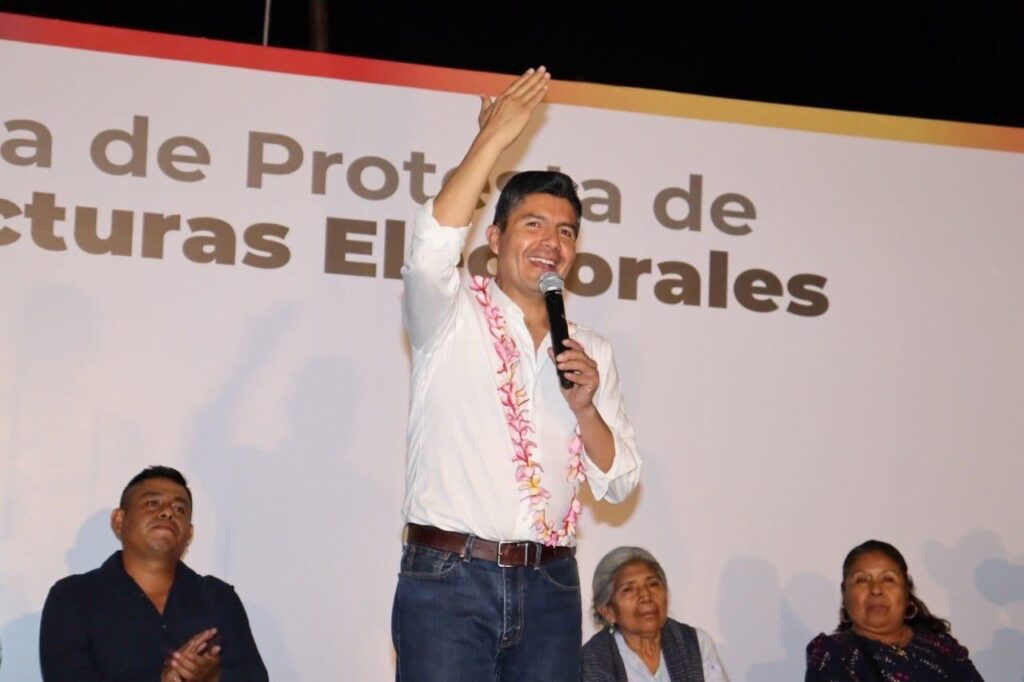 Lalo Rivera, en Teopantlán, atestiguó el compromiso de la estructura panista