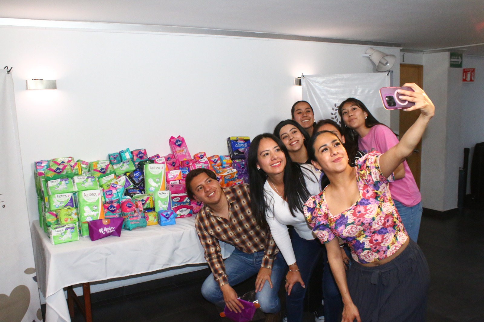 Recibe Voluntariado del Congreso donación de más de 3 mil paquetes de productos de higiene femenina