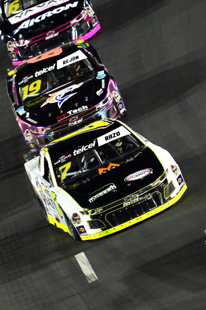 Termina Xavi Razo en séptimo puesto la aguerrida carrera de NASCAR México en Los Ángeles