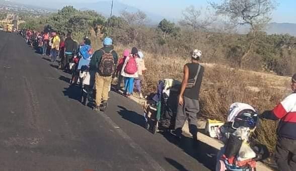Hoy por la tarde la carava migrante proveniente de la zona sur de la República Mexicana pasó a Palmar de Bravo
