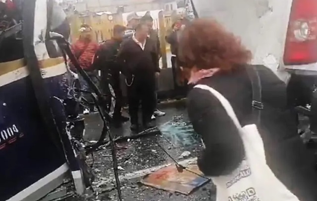 Impactante choque de autobuses en la México-Puebla deja 19 lesionados