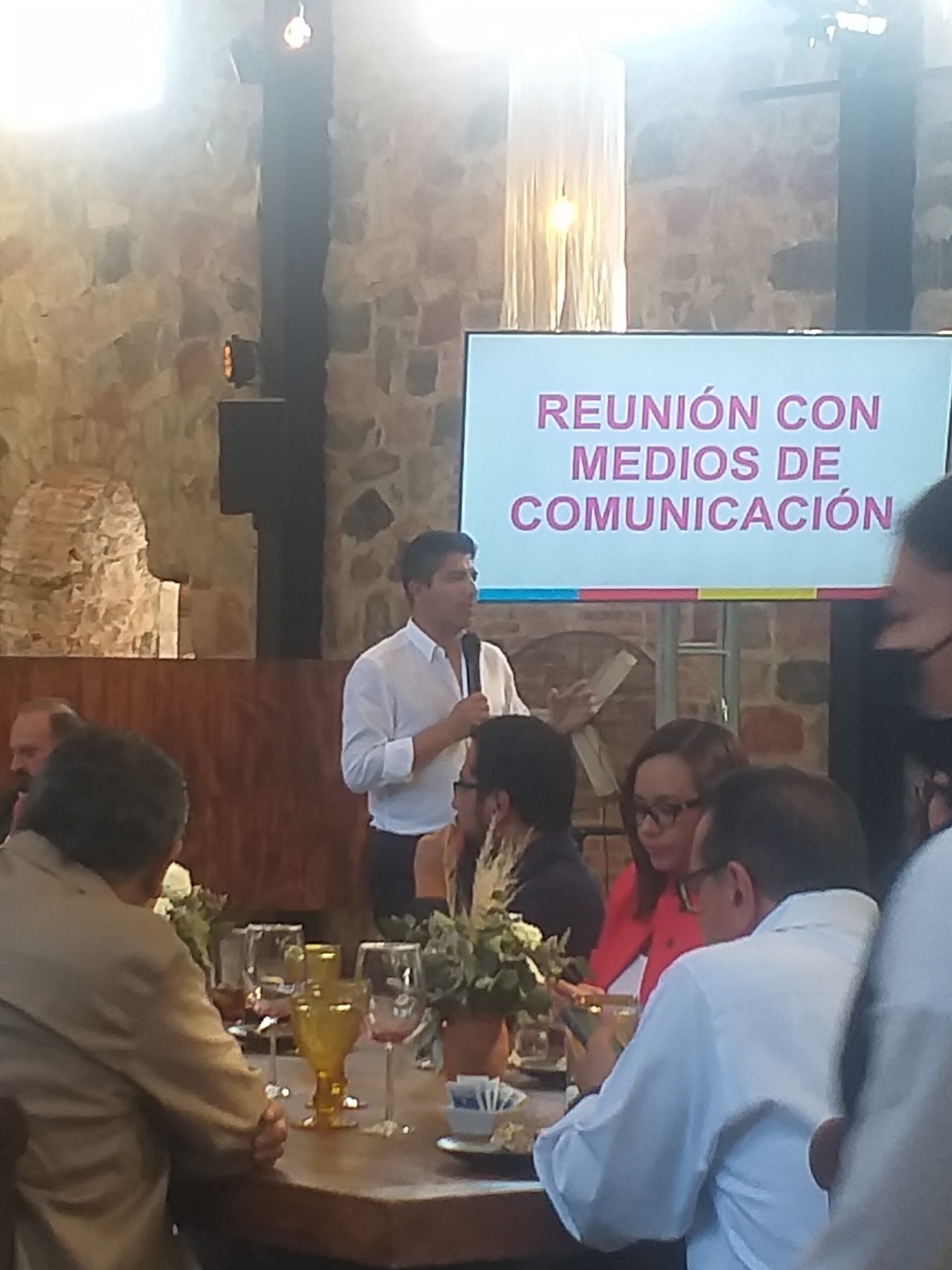 Video desde Puebla: Eduardo Rivera admitió ir abajo en las encuestas pero por 4 puntos