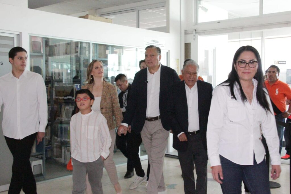 Video desde Puebla: Fernando Morales se registró en el IEEP como candidato de MC al gobierno