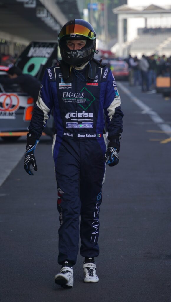 Alonso Salinas listo para la terracería del Aquiles Speedway