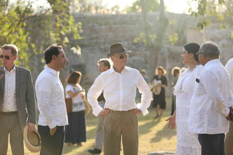 Recorren reyes de Suecia, Carlos XVI Gustavo y Silvia, la zona arqueológica de Uxmal en Yucatán