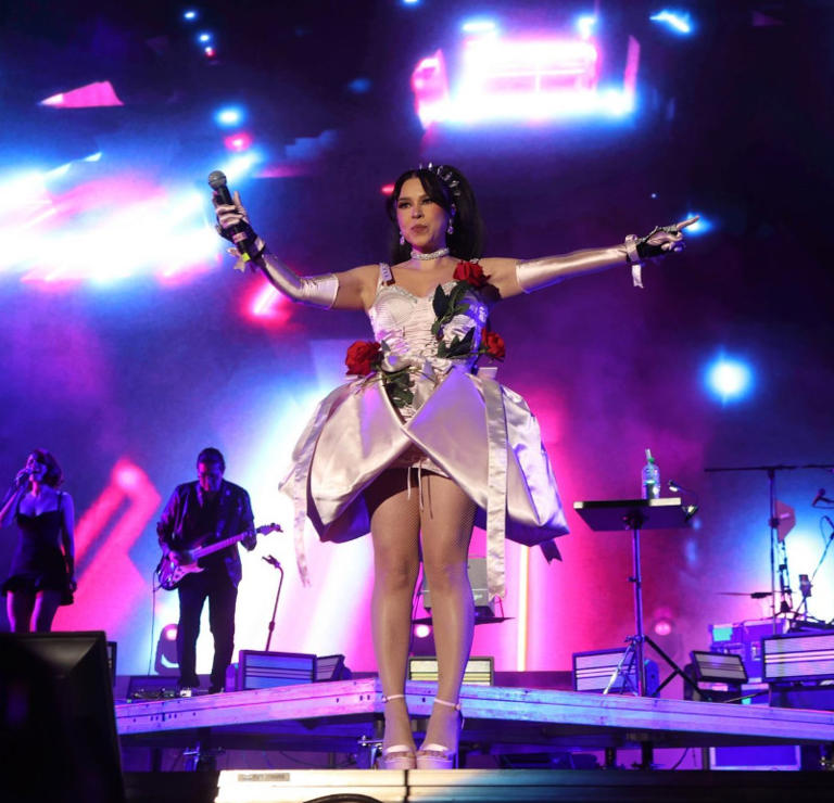 Belanova triunfa en el Vive Latino y agradece ‘noche mágica’