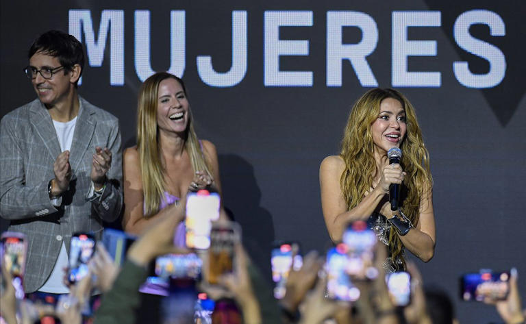 Shakira presenta su nuevo disco “Las mujeres ya no lloran”, el cual muestra las etapas que vive un corazón roto