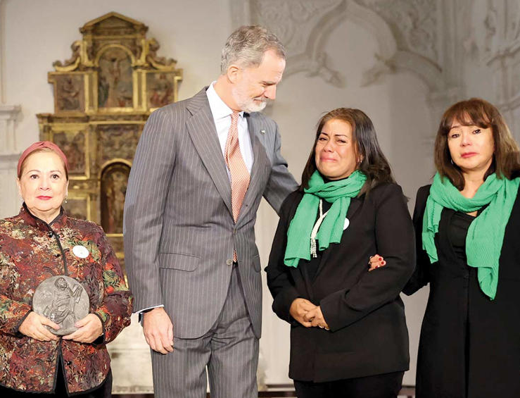 El rey de España, Felipe VI premia a buscadoras de Jalisco