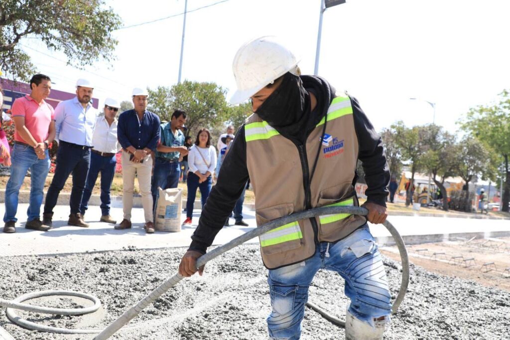 Anuncian vías alternas por obras en el bulevar Carmen Serdán