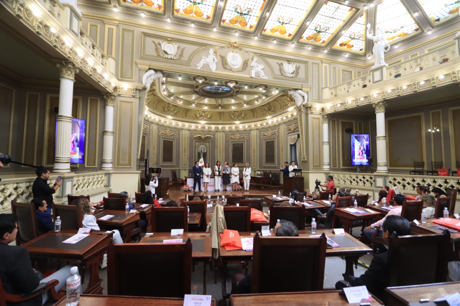 En la sede del Congreso del Estado se realizó la entrega de galardones “Empoderamia 2024”