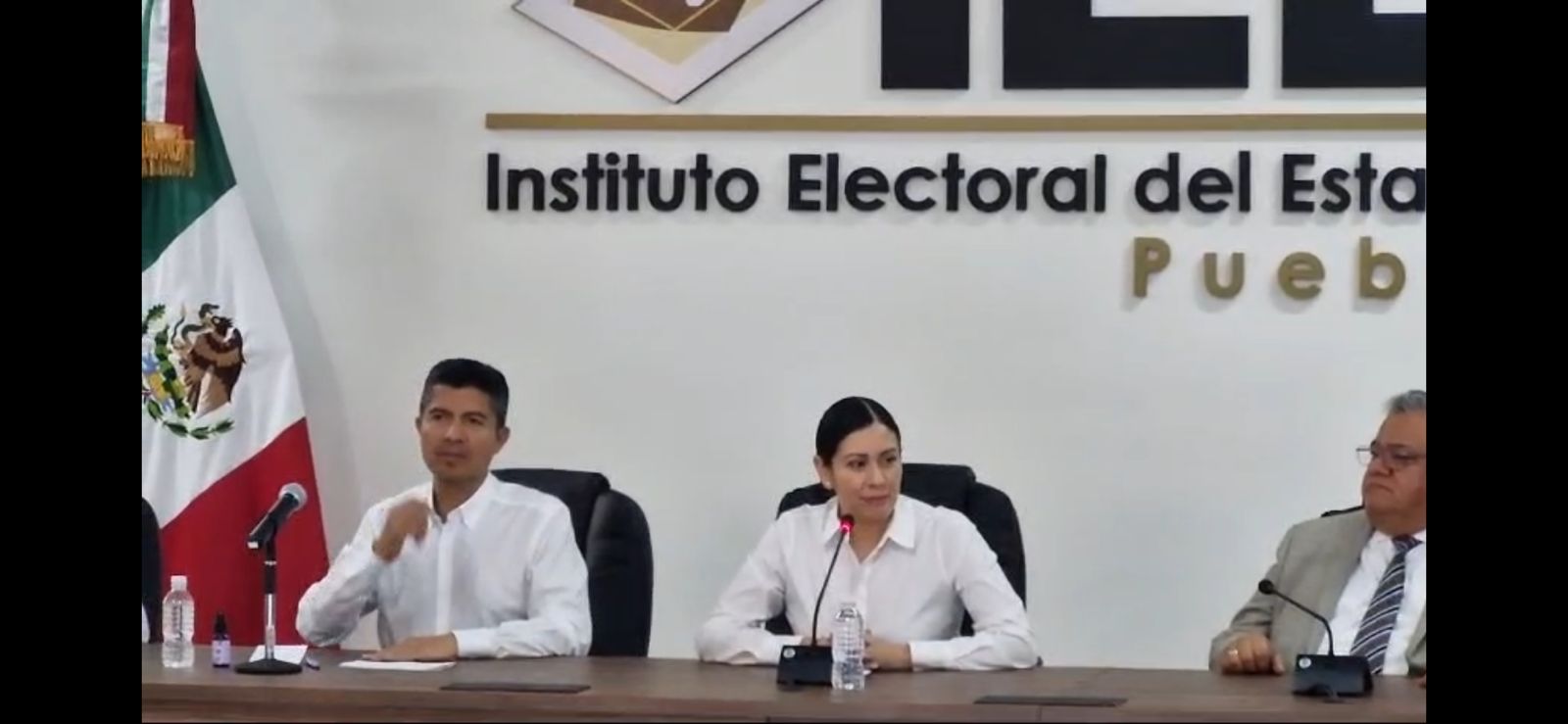 Se registra Eduardo Rivera ante el IEE como aspirante a la gubernatura