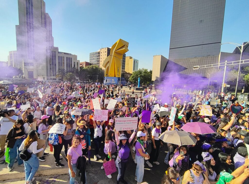 Policías, gas lacrimógeno y agresiones a mujeres…también en la CdMéx durante el 8M
