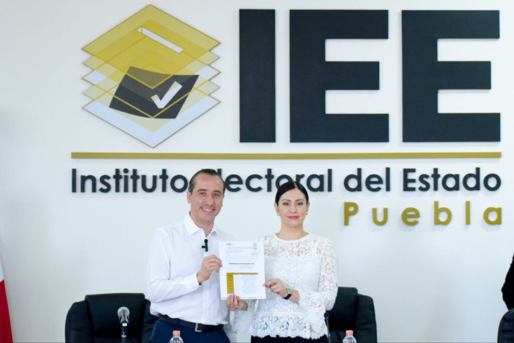 Presenta Mario Riestra plantilla de regidores