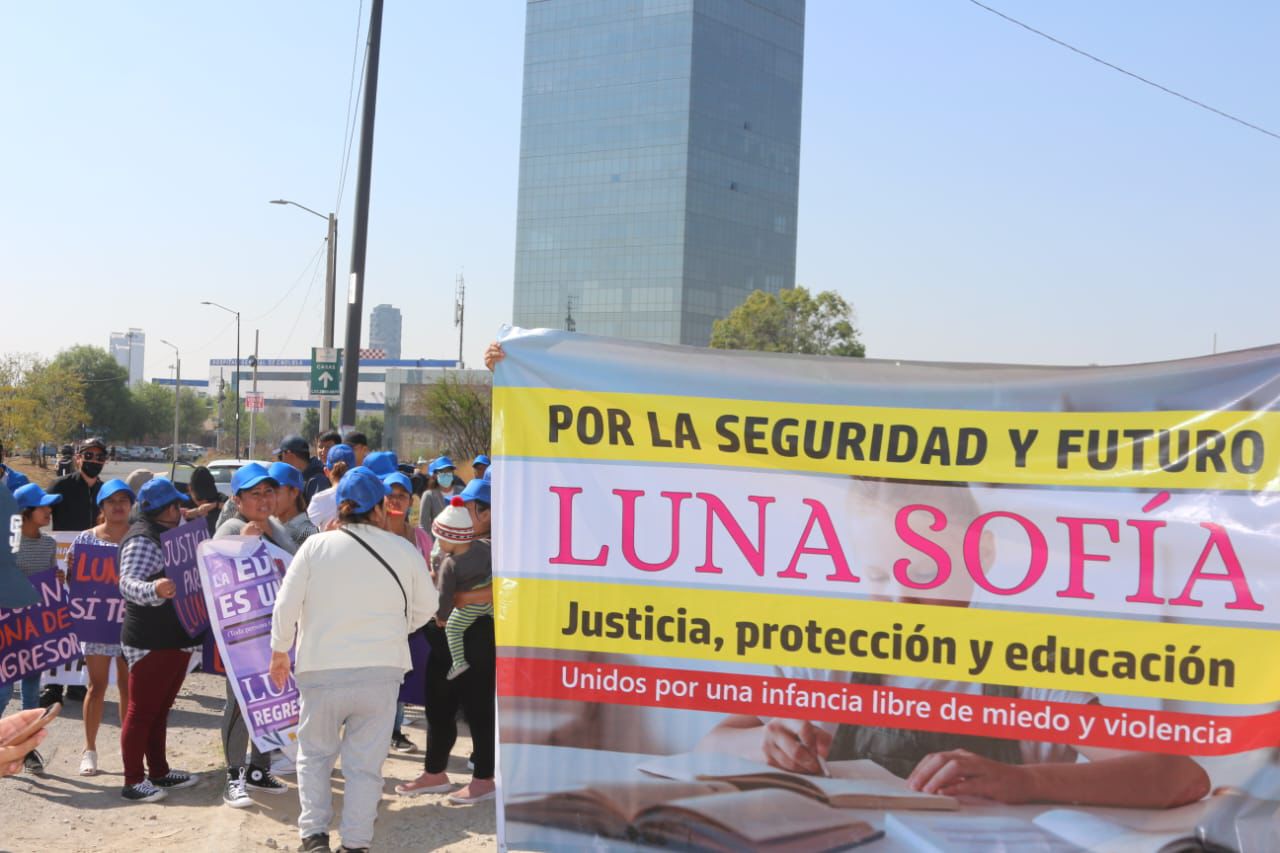 Video desde Puebla: Cierran periférico para exigir justicia sobre el caso de Lima Sofía