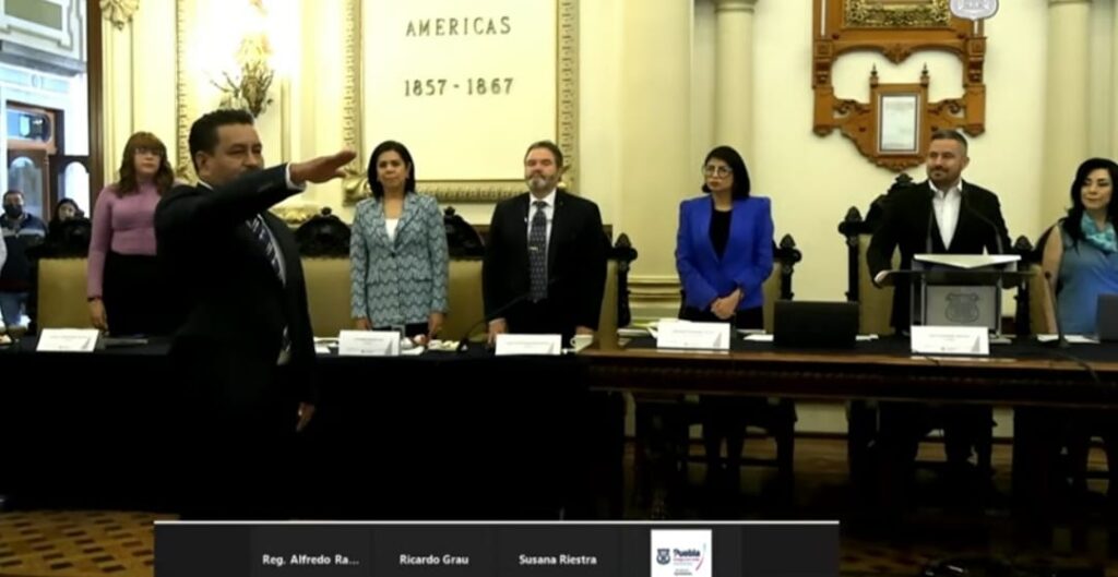 Víctor Mayoral declina regiduría