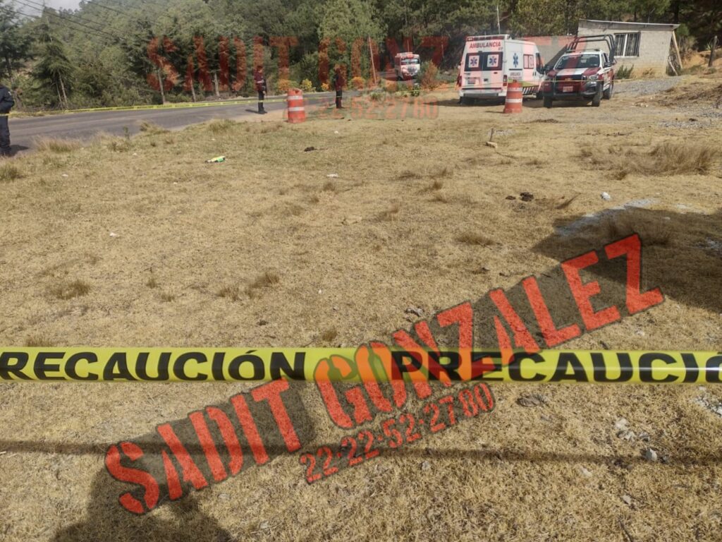 Hallan feto en carretera de Vicente Guerrero