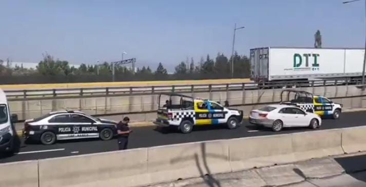 Video desde Puebla: Presunto delincuente muerto, saldo de asalto en la autopista México Veracruz