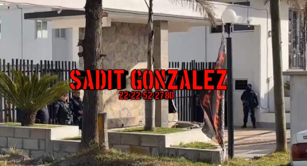 Hallan a pareja sin vida dentro de vehículo en motel de Chignahuapan