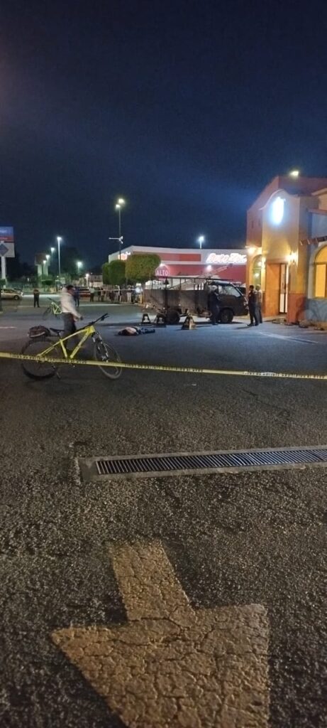 Video desde Puebla: Acribillan a un ex policía estatal en Peri Plaza