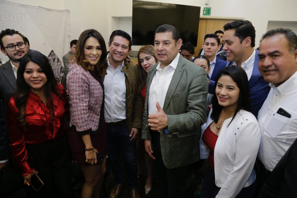 Leobardo Soto Enríquez y regidores ex priistas se suman a Alejandro Armenta