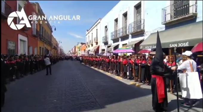 Video desde Puebla: Creyentes siguen la liturgia de Semana Santa
