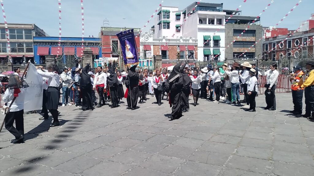 Video desde Puebla: Más de 160 mil feligreses en la procesión de Viernes Santo