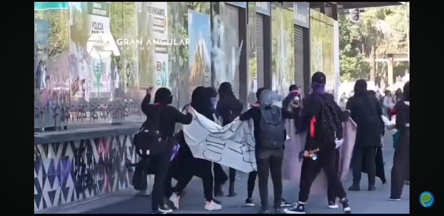 Video desde Puebla: Grupos radicales pintarrajean instalaciones de Ruta
