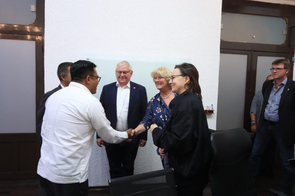 Recibe Congreso del Estado a diputados federales de Alemania