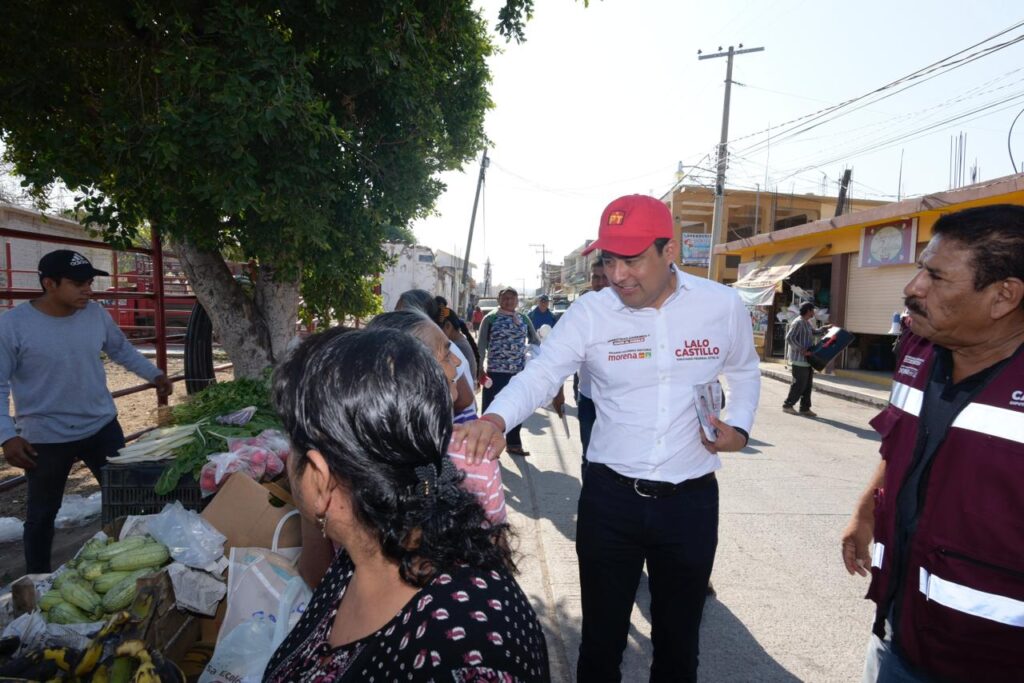 Lalo Castillo continúa recorriendo la mixteca poblana, cálida recepción en Huehuetlán el Chico
