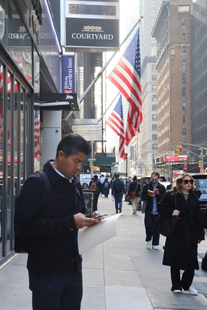 Mejorar condiciones de los poblanos piden migrantes a Lalo Rivera en EE.UU.