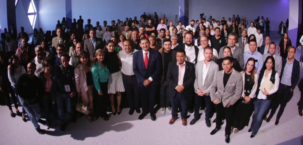 Por un Puebla con desarrollo tecnológico y sustentable coincide Armenta con especialistas.