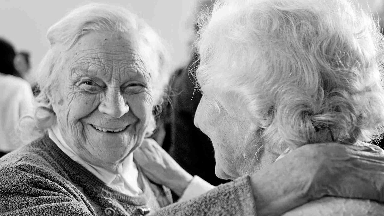 Vivir más de cien años: ¿cuáles son los rasgos en común de las personas centenarias?