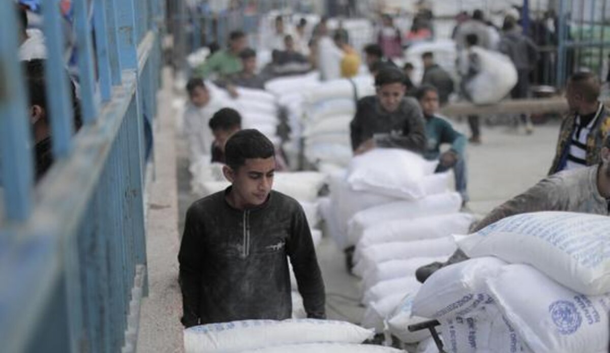 Israel-Palestina: un ataque de Israel a un centro de distribución de ayuda mata a un empleado de la ONU y hiere a 22
