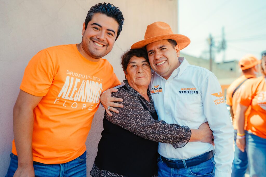 Dialoga Abraham Salazar con habitantes de La Joya
