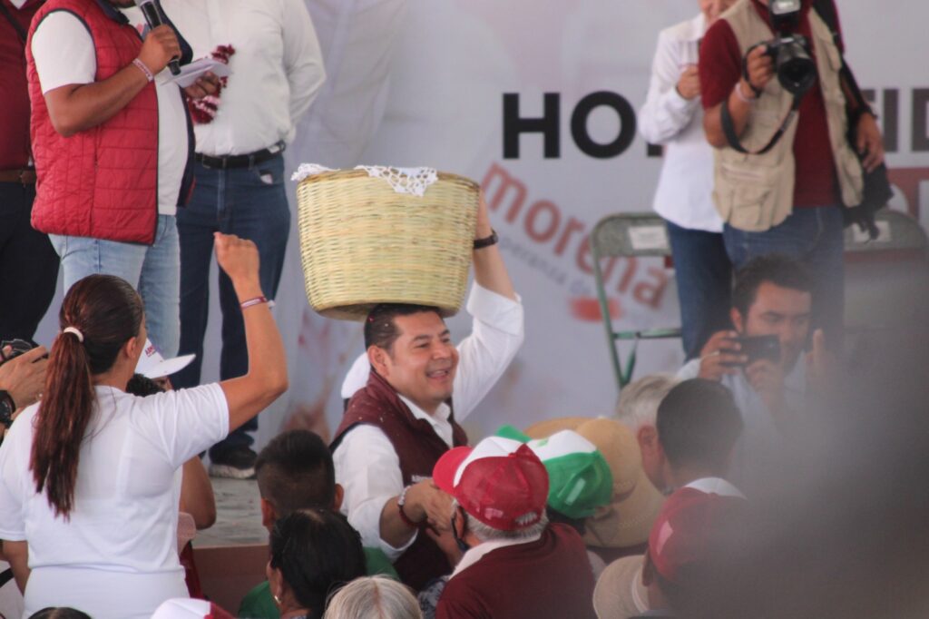 Reconoce Alejandro Armenta a Rodrigo Abdala y Gabriel Biestro como sus únicos operadores políticos