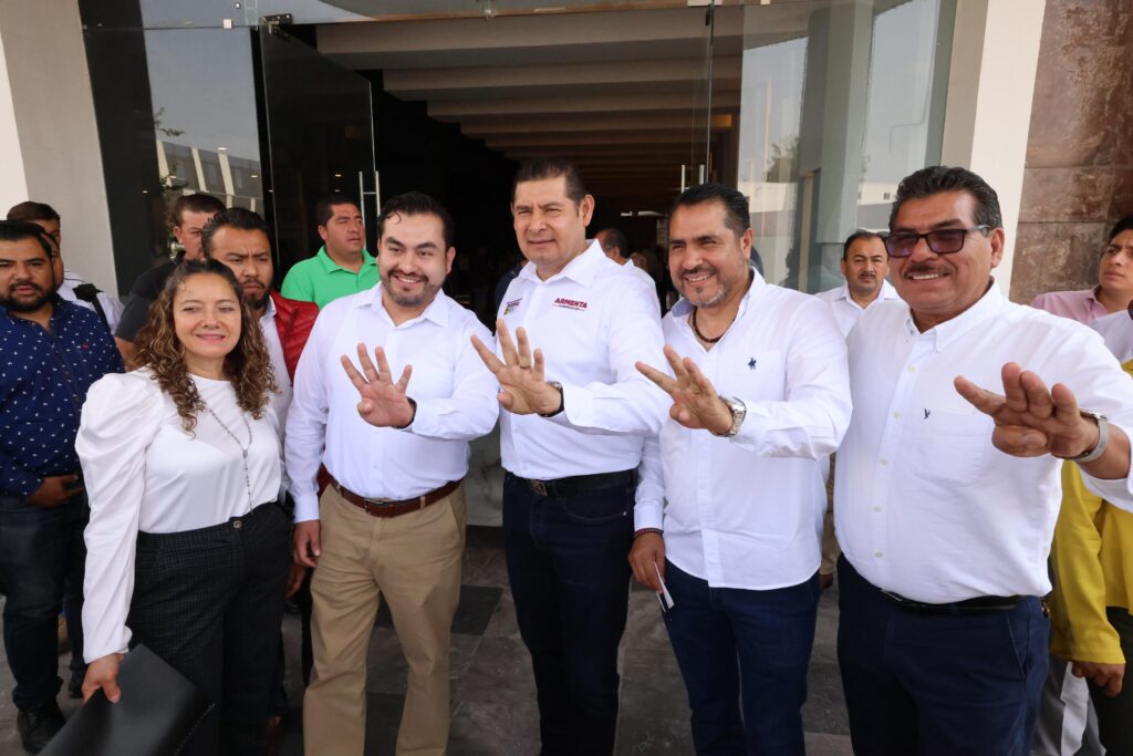 El magisterio comprometido con Alejandro Armenta en la construcción de una Puebla con igualdad