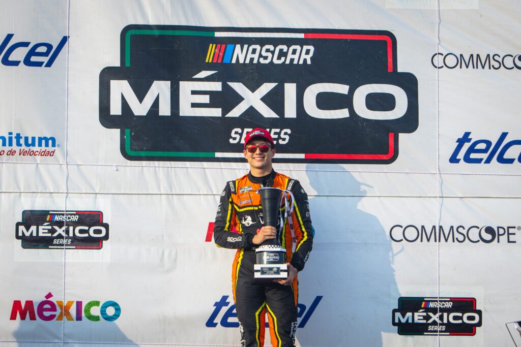 Andrik Dimayuga llega a la nocturna de Chihuahua, como líder de Nascar Challenge