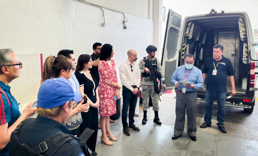 Acude IEE al proceso de integración y envío de paquetes electorales postales al extranjero