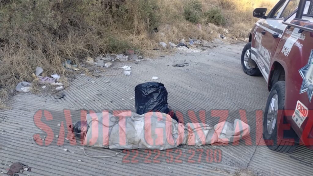 Tiran cadáver embolsado en Flor del Bosque, Amozoc