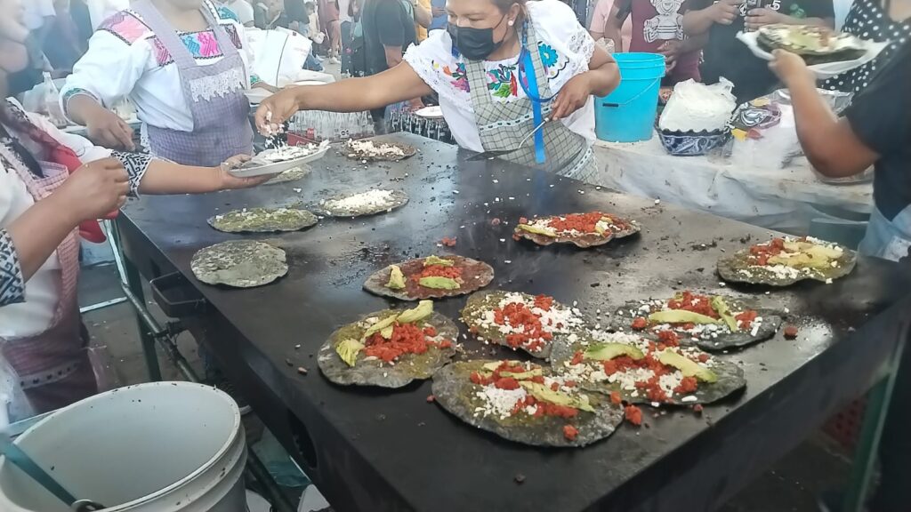 Se realiza la feria de la memela en La Resurrección