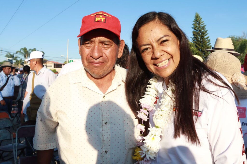 En Atlixco, Ariadna Ayala recorrió las colonias Los Molinos, Emiliano Zapata, Tehuixpango y Ricardo Flores Magón