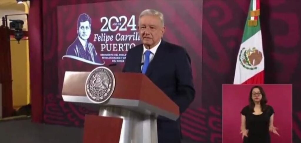 Condicionar el voto a cambio de la entrega de apoyo es nocivo para la democracia: AMLO acerca de la entrega de tinacos azules en Puebla capital 
